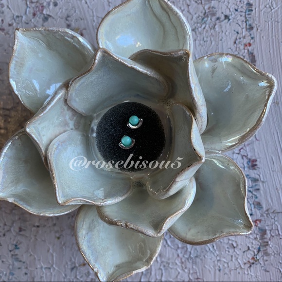 💋🆕Dainty Silver Boho Crescent Stud Earrings - Picture 2 of 7